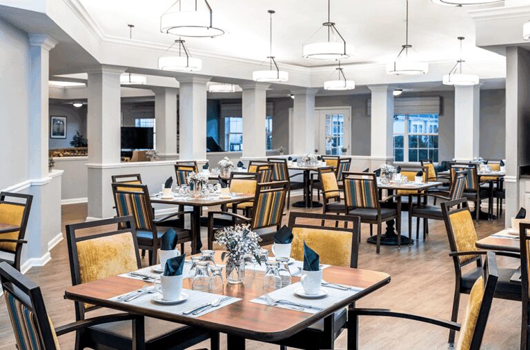 The Courtyard at Wheelersburg dining